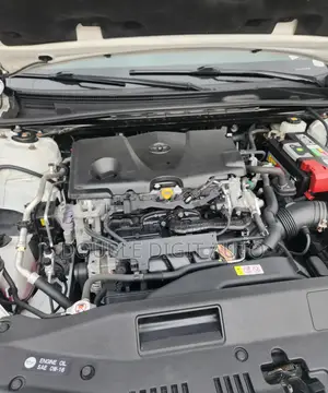 Toyota Camry LE FWD (2.5L 4cyl 8AM) 2018 White