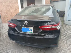 Toyota Camry XLE FWD (2.5L 4cyl 8AM) 2018 Black