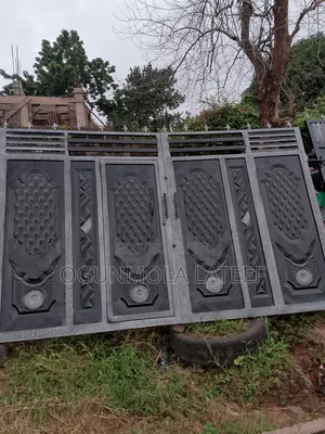 Fineless Iron Gate