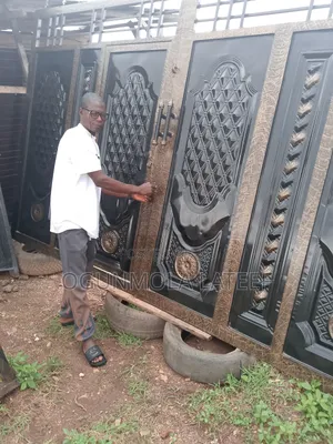 Black and Gold Color, Fineless Iron Gate Door