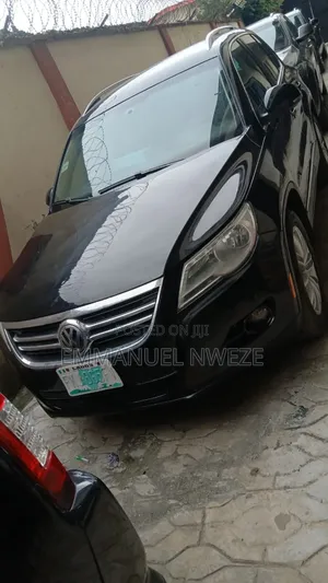 Volkswagen Tiguan S Automatic 2011 Black