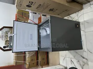 New in (142l) Hisense One Door Chest Freezer