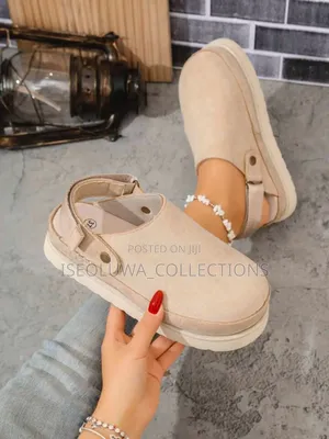 Ladies Buckled Slippers
