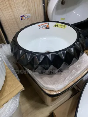 Black Diamond-Pattern Round Ceramic Vessel Sink
