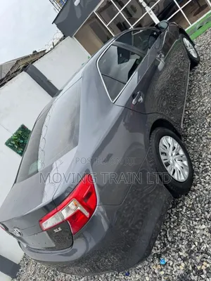 Toyota Camry XLE 4dr Sedan (2.5L 4cyl 6A) 2012