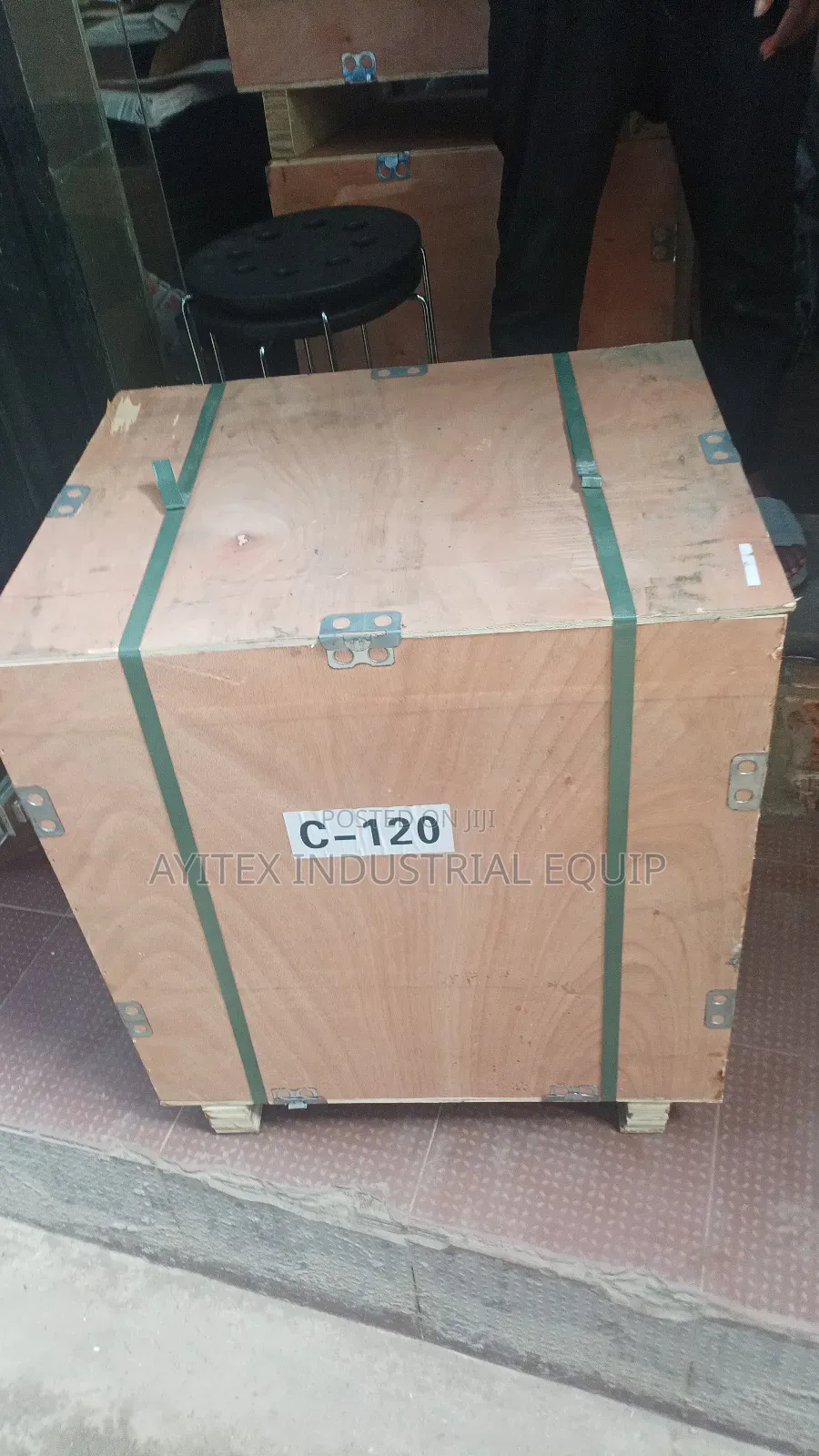C120 Compact Vibrator
