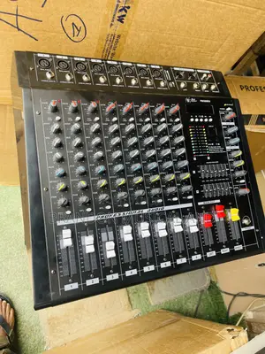 Black Spider 8 Channels Powered Mixer