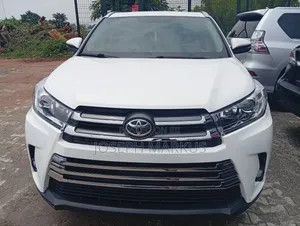 Toyota Highlander XLE 4x4 V6 (3.5L 6cyl 8A) 2018 White
