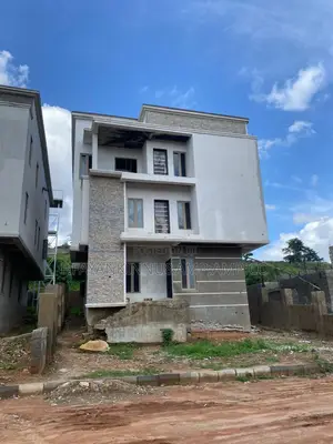 6bdrm Duplex in Apo District for sale