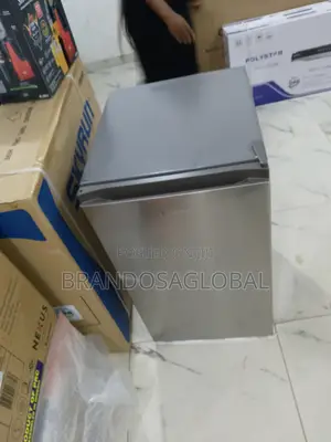 Hisense 121 L Single‐Door – Built‐In Handle, Sleek Finish