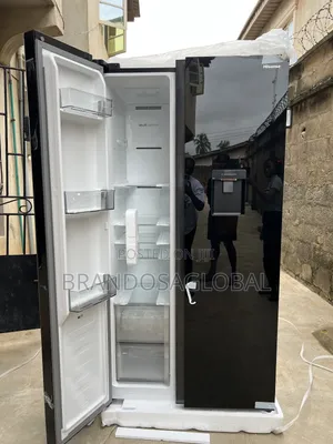 Hisense 529l Smart Inverter Power in a Black Mirror Finish