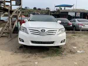 Toyota Camry LE 4dr Sedan (2.5L 4cyl 6A) 2011 White