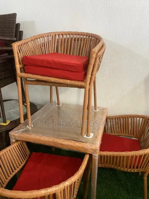 90cm X 90cm Outdoor Table and 4 Chairs( Cushion)
