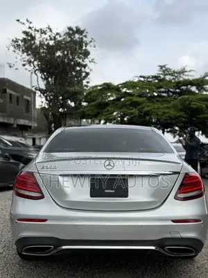 Mercedes-Benz E300 Base RWD Sedan (2.0L 4cyl 9A) 2017 Silver