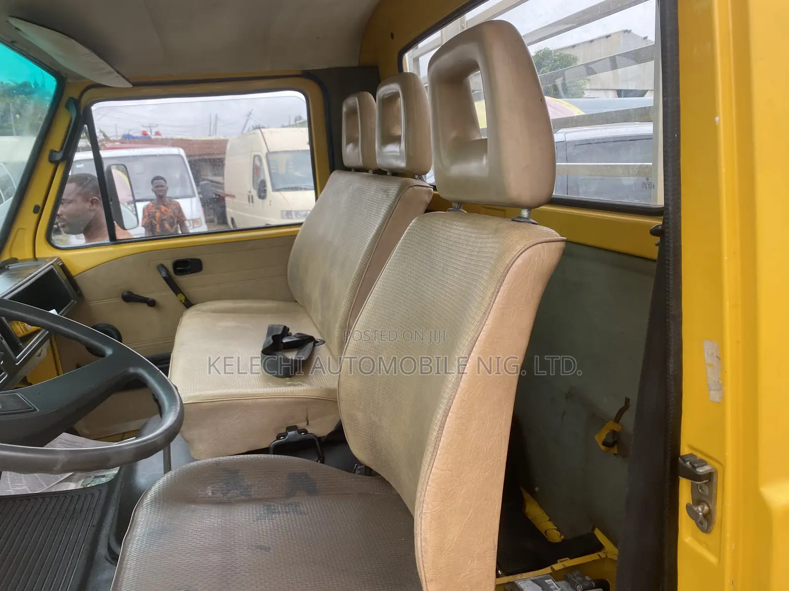 Volkswagen LT 2000 Yellow