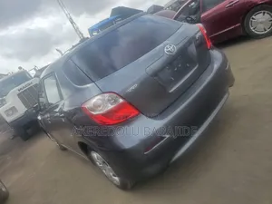 Toyota Matrix Hatchback FWD (1.8L 4cyl 5M) 2010 Gray