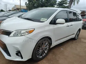 Toyota Sienna Limited 7 Passenger (3.5L 6cyl 6A) 2016 White