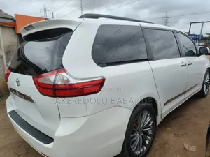 Toyota Sienna Limited 7 Passenger (3.5L 6cyl 6A) 2016 White