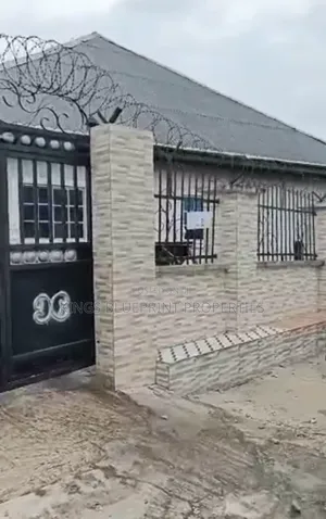 2bdrm Bungalow in Ughelli, Warri for sale