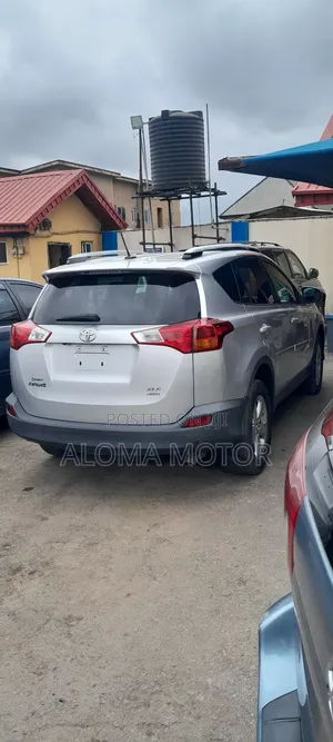 Toyota RAV4 XLE 4dr SUV AWD (2.5L 4cyl 6A) 2015 Silver
