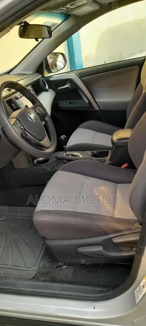 Toyota RAV4 XLE 4dr SUV AWD (2.5L 4cyl 6A) 2015 Silver