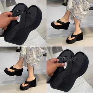Black Platform Ladies Wedge Flip-Flop