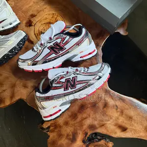 Original New Balance 740 Sneakers