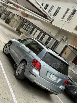 Mercedes-Benz GLK-Class Base GLK 350 4dr AWD 4MATIC (3.5L 6cyl 7A) 2015
