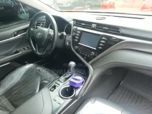 Toyota Camry XSE FWD (2.5L 4cyl 8AM) 2018 Red