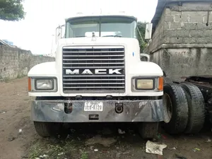 Mack Ch Truck 1998 White