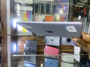 Apple iPad 9.7 32 GB Gray