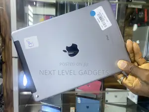Apple iPad 9.7 32 GB Gray