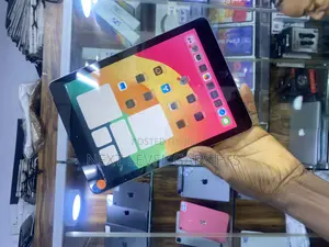 Apple iPad 9.7 32 GB Gray