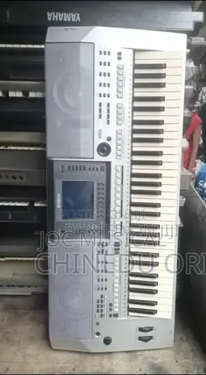 Keyboard Yamaha PSR S700