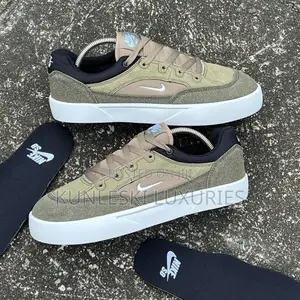 Original Nike Sb Malor Medium Olive Sneakers