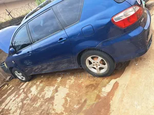 Toyota Avensis Verso 2005 Blue