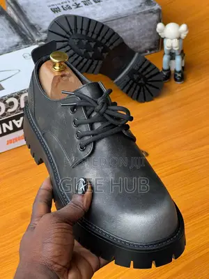 Matte Color-Tipped Shoes