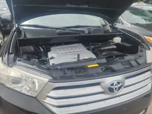 Toyota Highlander Plus 3.5L 4WD 2013 Black