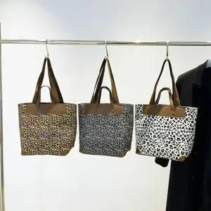Tasha Animal Print Tote Bag 
Comes With Inner Linen and Zipper