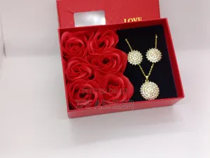 Queen Set Of Gold Jewelry
