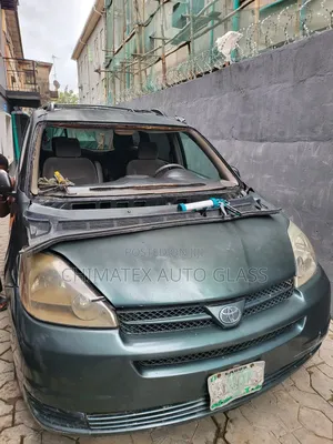 Toyota Sienna 2007 Windscreen Glass Available