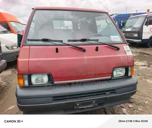 Mitsubishi L300 2004 Red