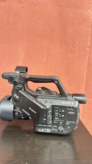 Sony Fs5 Camera With 18-105mm for Rent in Lagos