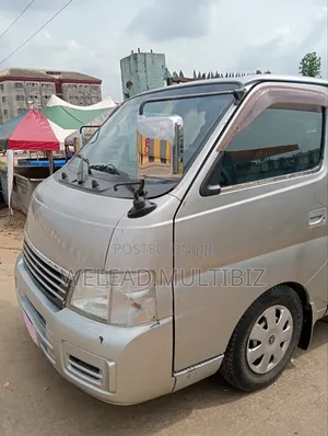 Nissan Caravan (Urvan) 2004 Silver