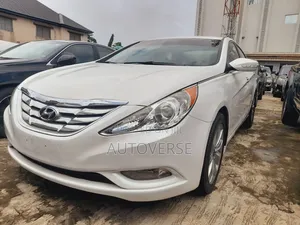 Hyundai Sonata SE Sedan FWD (2.4L 4cyl 6A) 2011 White