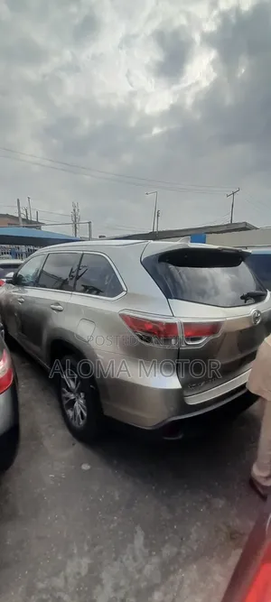 Toyota Highlander 2016 Gold