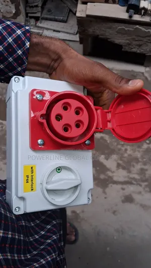 32amps Industrial Socket for Industrial Purposes Get From Powerline
