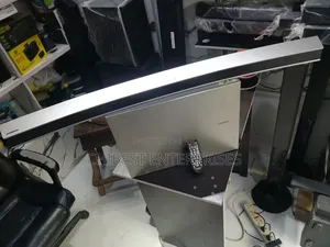 Samsung Soundbar Hw-J6001
300w 6.1ch