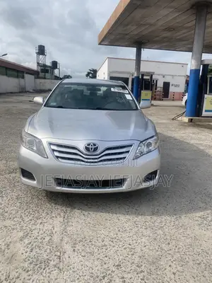 Toyota Camry LE 4dr Sedan (2.5L 4cyl 6A) 2011 Silver