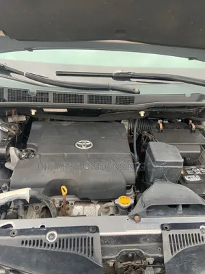 Toyota Sienna SE FWD 8-Passenger 2013 Silver